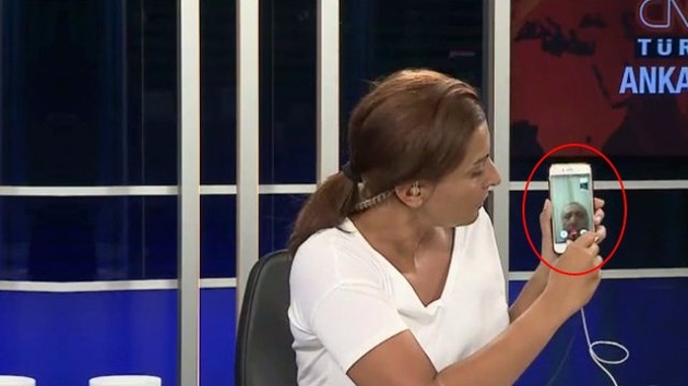 Darbe girişimi gecesi Erdoğan'ın sesini Türkiye'ye duyuran Hande Fırat Beştepe'de